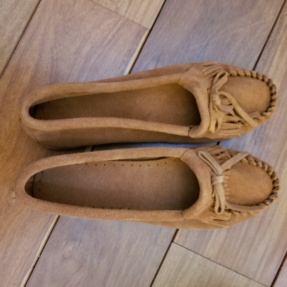 New Tamarack Cow Hide Moccasins size 9